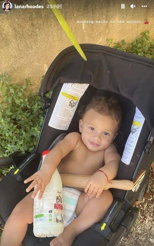 不能说和小时候的格里芬很像,只能说一模一样关于lana孩子的父亲,后来