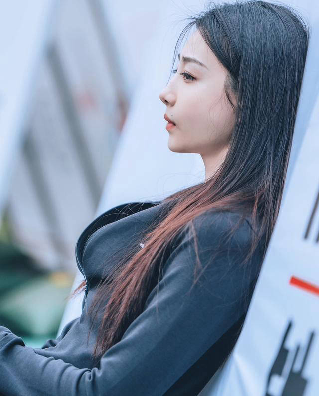 胡麟鹏中国跳高颜值女神惊艳赛场毅然亮相例假仍斩获亚军