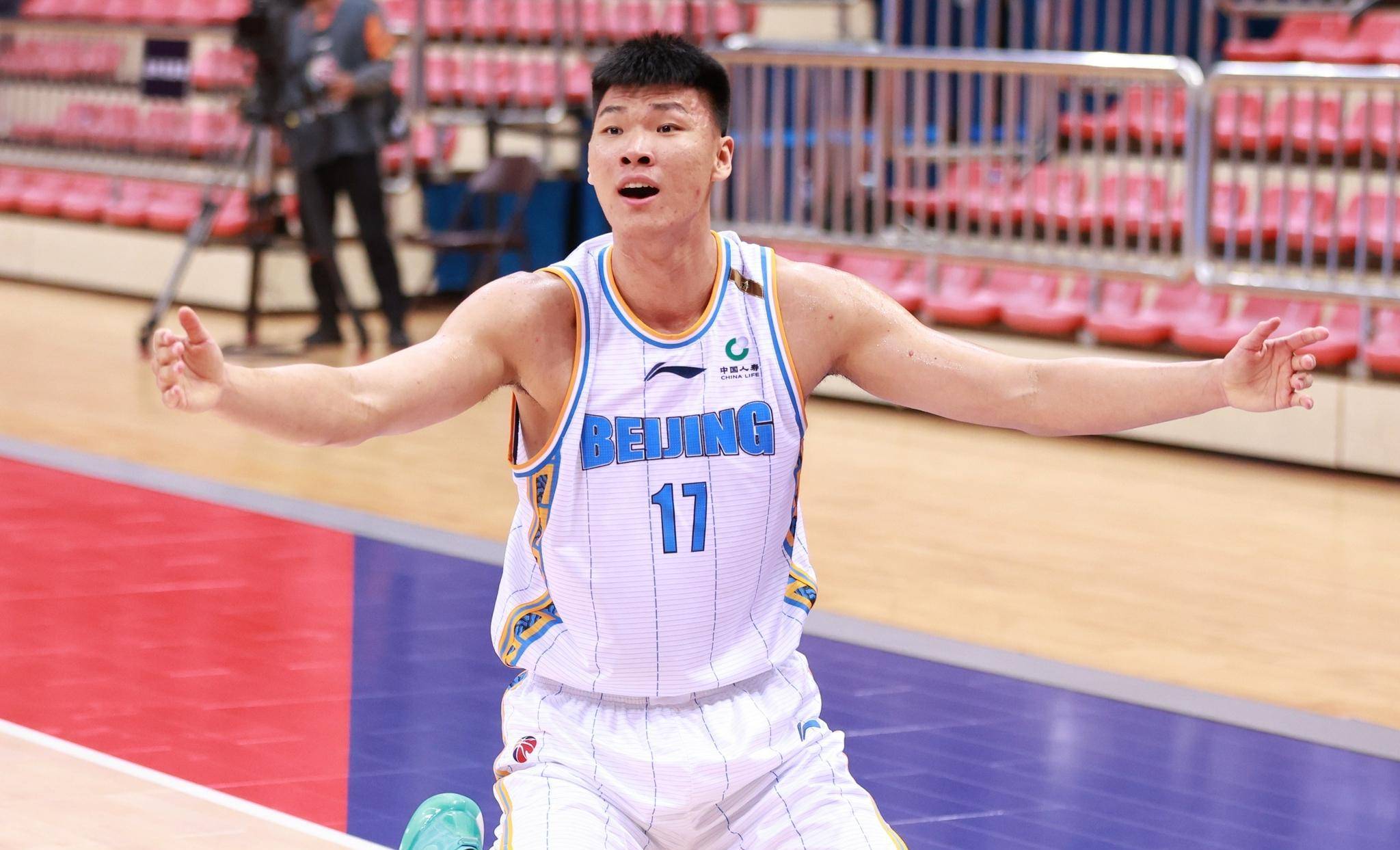 原创17分14分一打上海就来劲2米11的大中锋王哲林真限制不住他