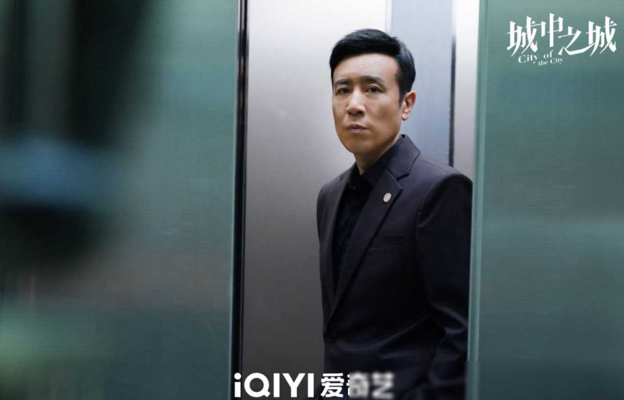 金融圈顶流新剧刷爆全网52岁叔圈大佬再掀热潮