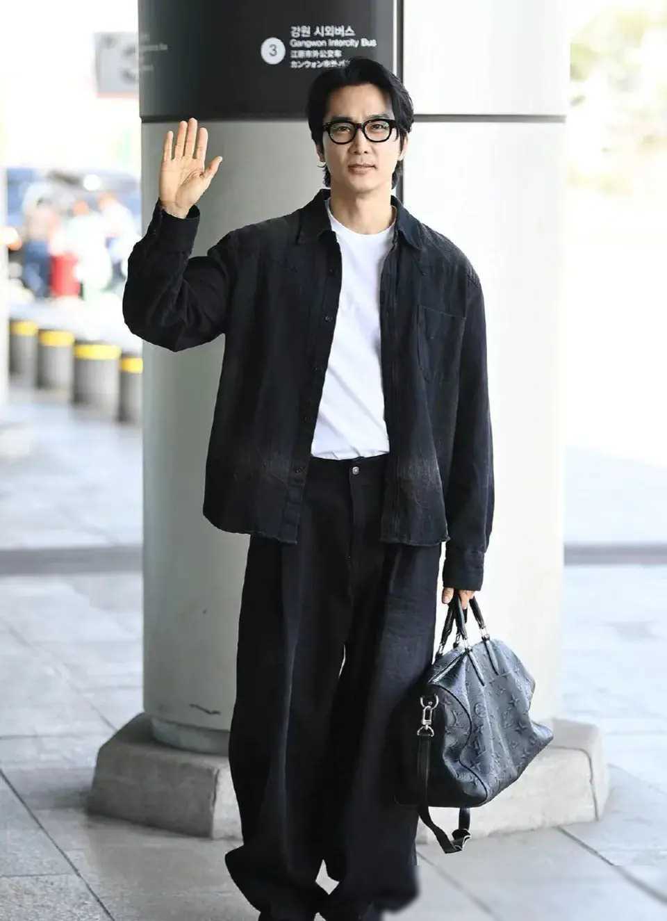 宋承宪法令纹明显刘亦菲冻龄更胜一筹