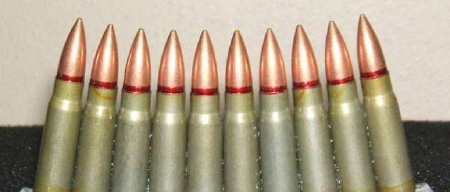 原创很多枪械的弹匣是弯的装弹匣的子弹袋却是直的有什么道理