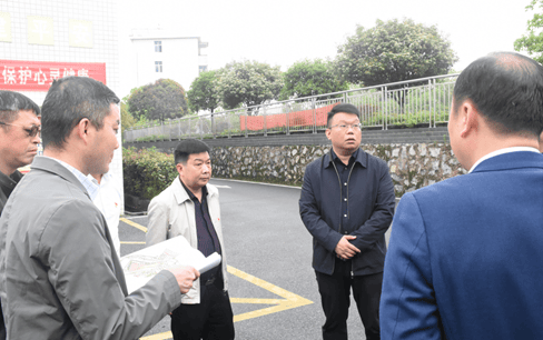 湖南省永兴县委副书记县长宾心华到县三中调研项目建设及安全工作