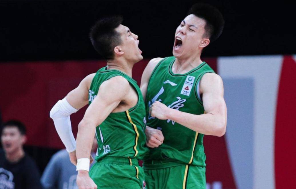 所以说辽宁男篮也肯定希望广东宏远不能够打进半决赛,如果说辽宁男篮