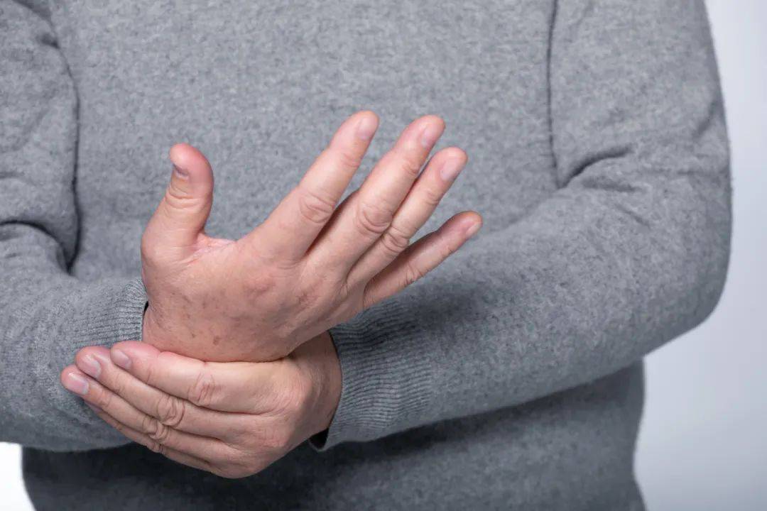 帕金森病不止手抖!这些危险信号也要警惕_症状_患者_动作