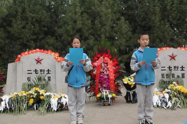 北京市丰台区长辛店第七小学开展二七烈士墓祭扫活动