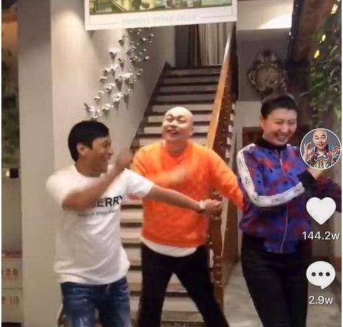 原创37岁程野拍视频意外露豪宅古董名酒随处可见真不愧是赵本山的徒弟