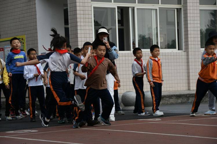 悦动三小当燃出彩夹江漹城三小举行2024年春季运动会