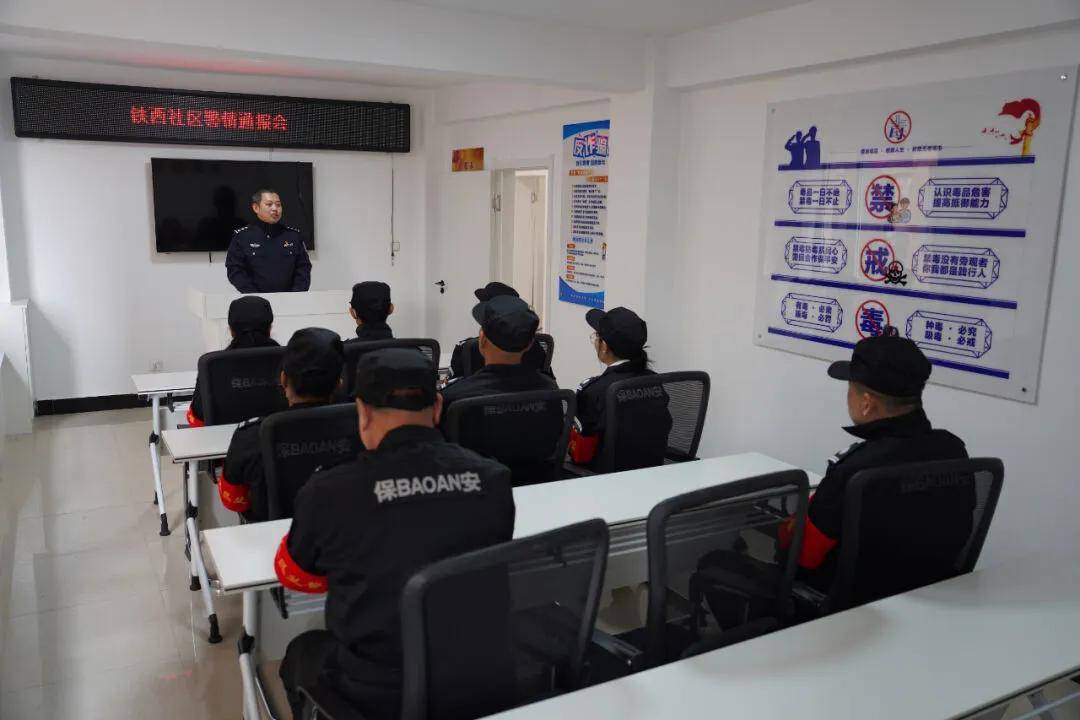 公安局长进社区 架起警民"连心桥"