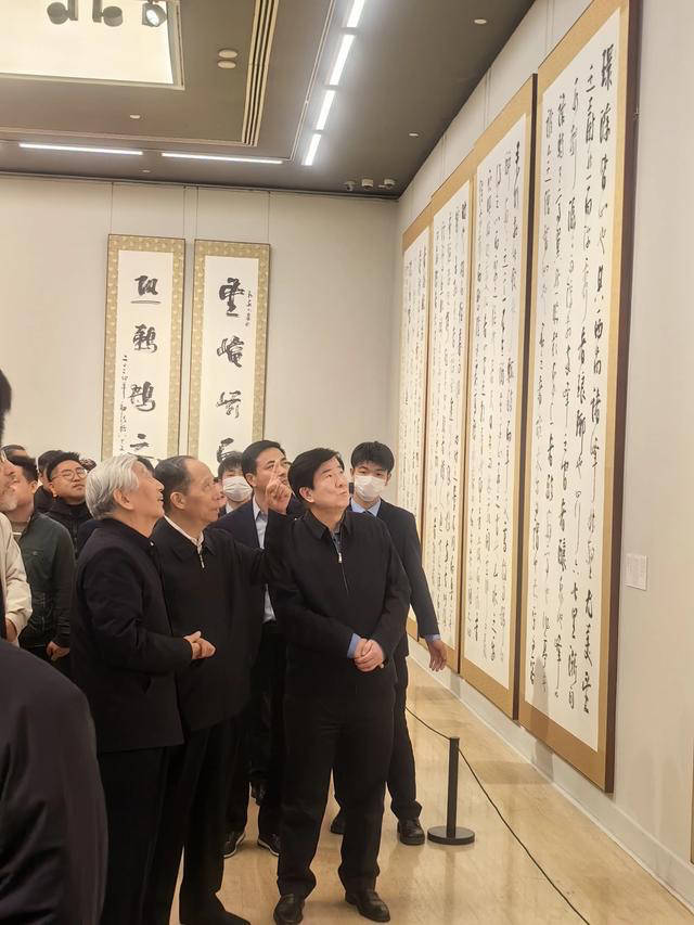 美术家张继山应邀出席张海先生新作展开幕式