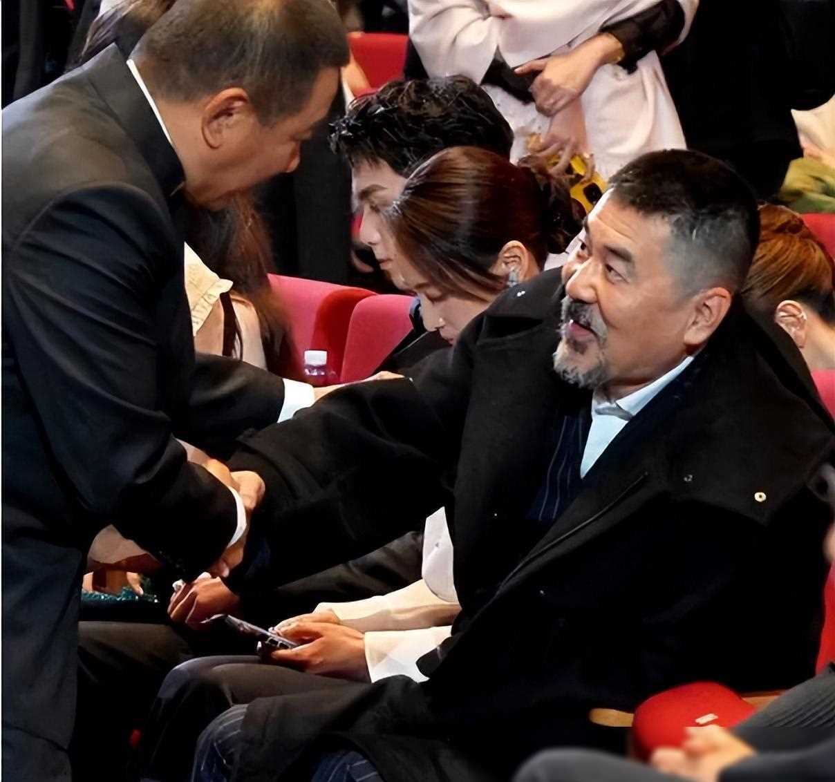 陈建斌握手被骂上热搜,台湾影帝曾爆料:他见我"没话说"