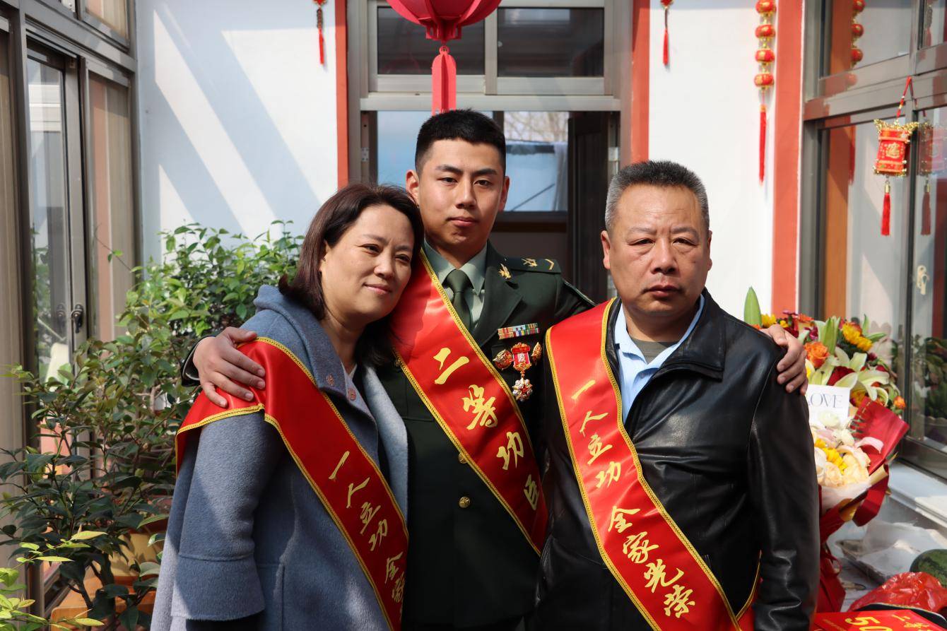 青岛即墨籍现役军人荣立二等功_宇航_领导_支持