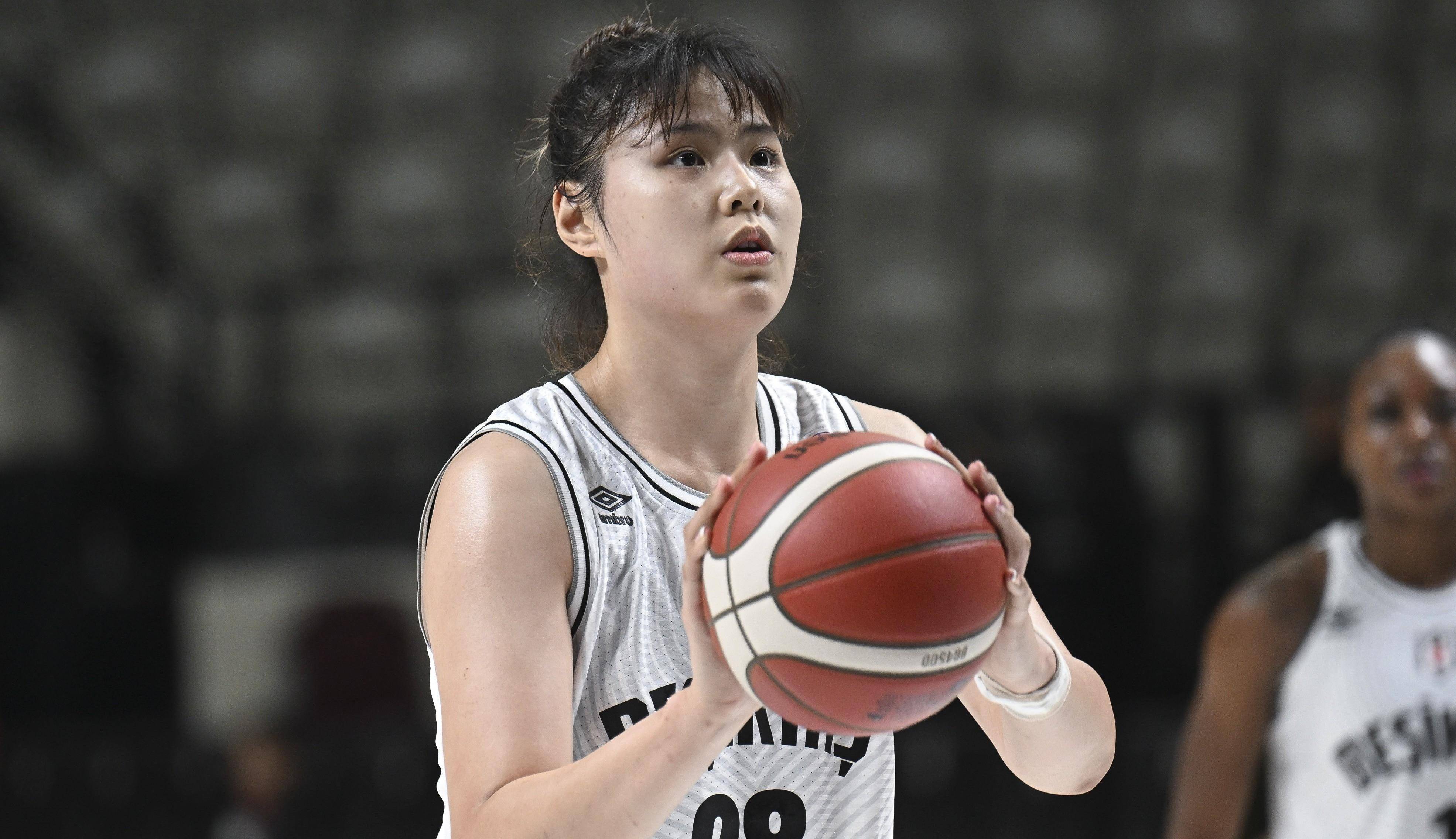 李月如骂了裁判尽管他把3名球员和教练轰下了球场我们将把悬念留到