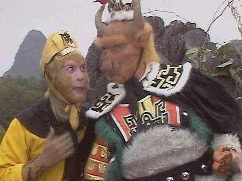 牛魔王的法术是"七十二变"和孙悟空一样,兵器是混铁棍跟金箍棒也差不