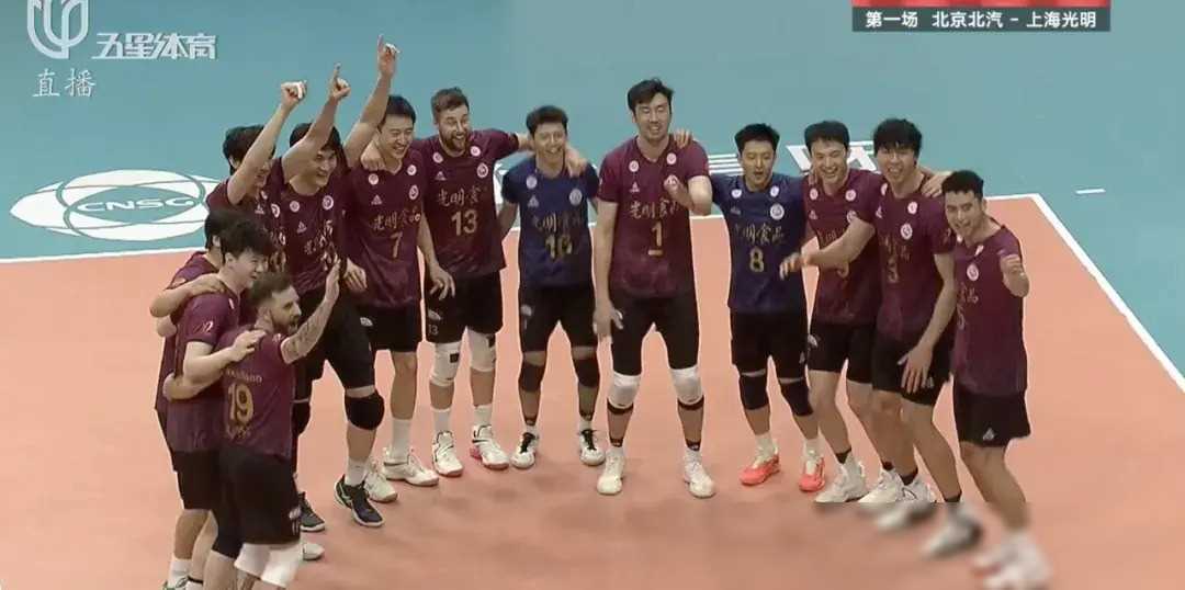 上海男排赢得决赛首回合胜利!_比赛_张哲嘉_主场