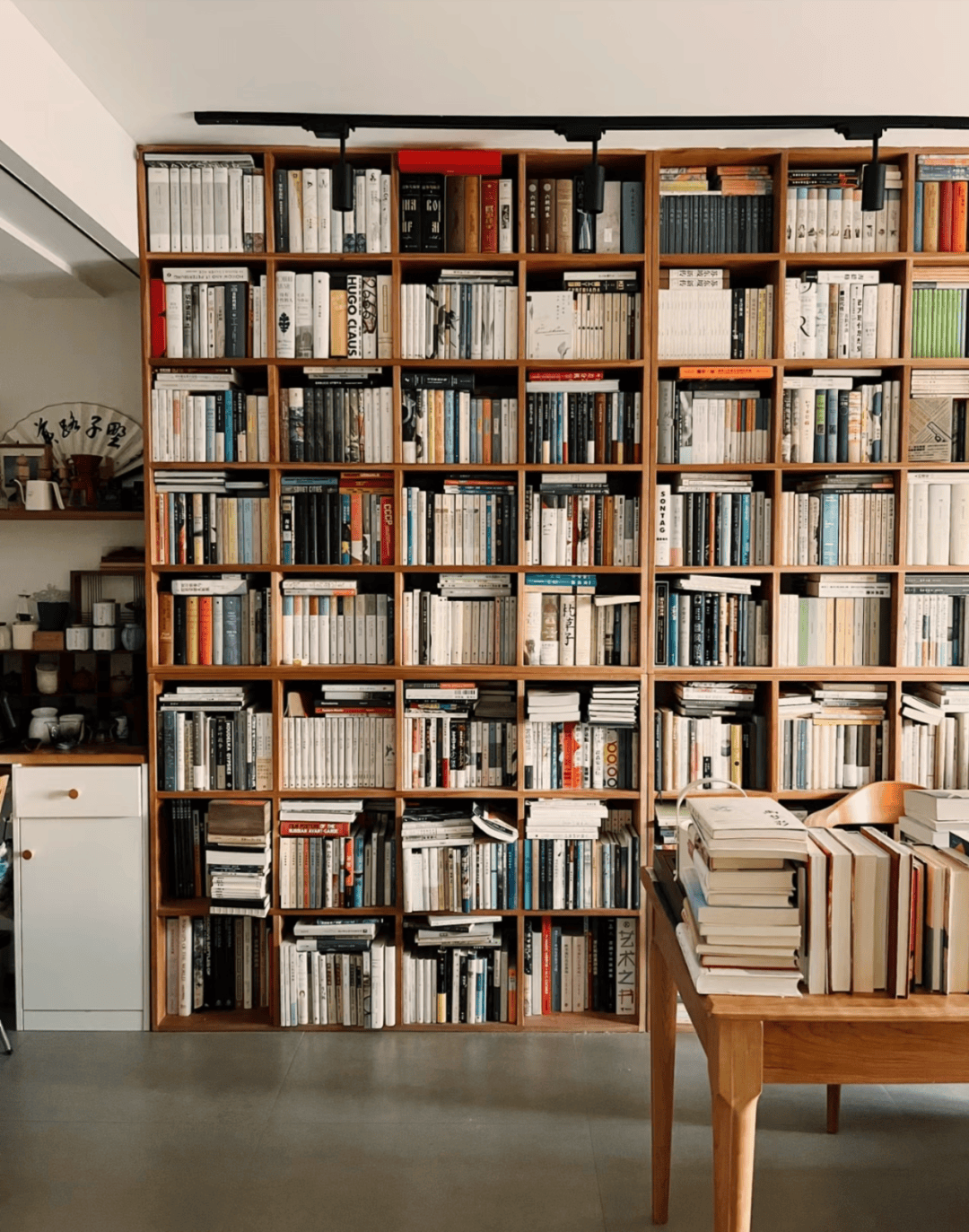 想在家里装一整面墙的书架,大概花费多少?真的值得做吗?