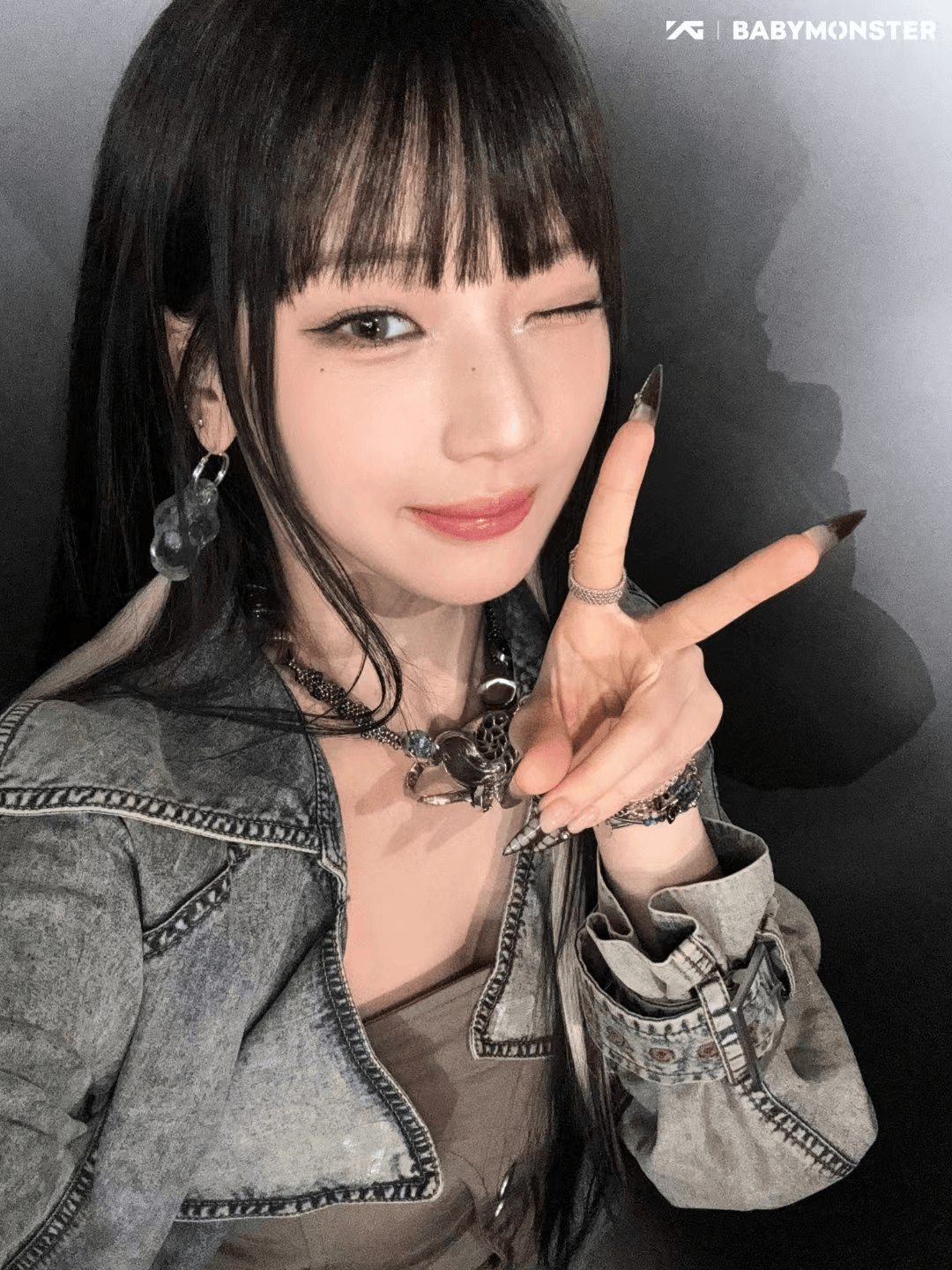 moka来自日本,她的舞台观赏性很强,表情管理王者,但和同样来自日本的