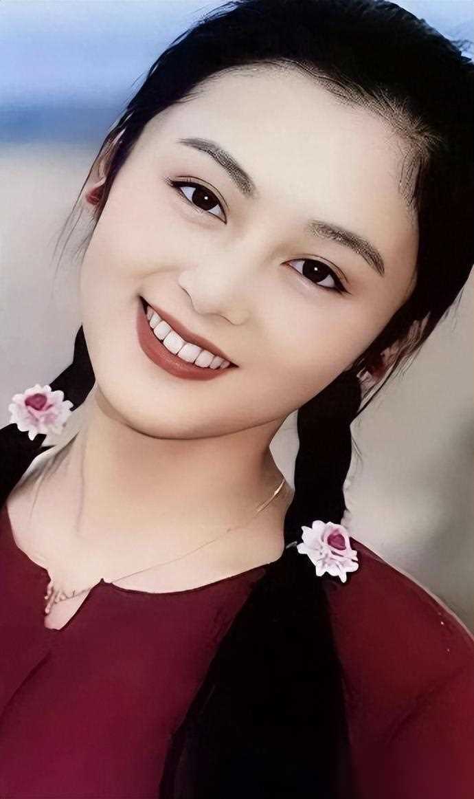 她被称为"大陆第一美人,两位名导倾心,今55岁依旧风华绝代_陈红