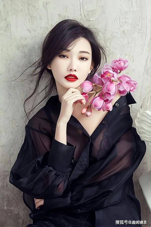 被王晶发掘时才大二,拍三部戏捞金26亿,如今成为最美晶女郎