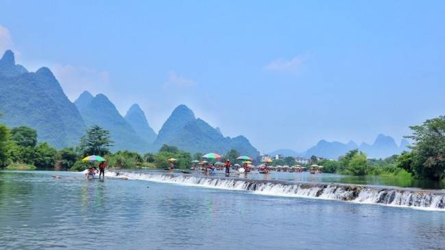 十里画廊游览最好方式就是租辆电动车骑行,打卡如画的美景.