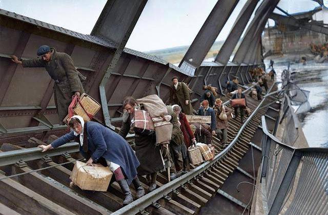 原创二战期间艰辛逃难的人们我们看到的是照片他们那时就是生活