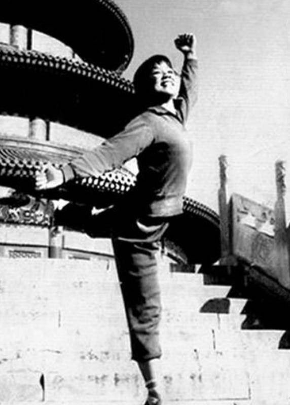 在28年的战争里,我们的军队伤亡超过了27000人,不少战士都血洒疆场