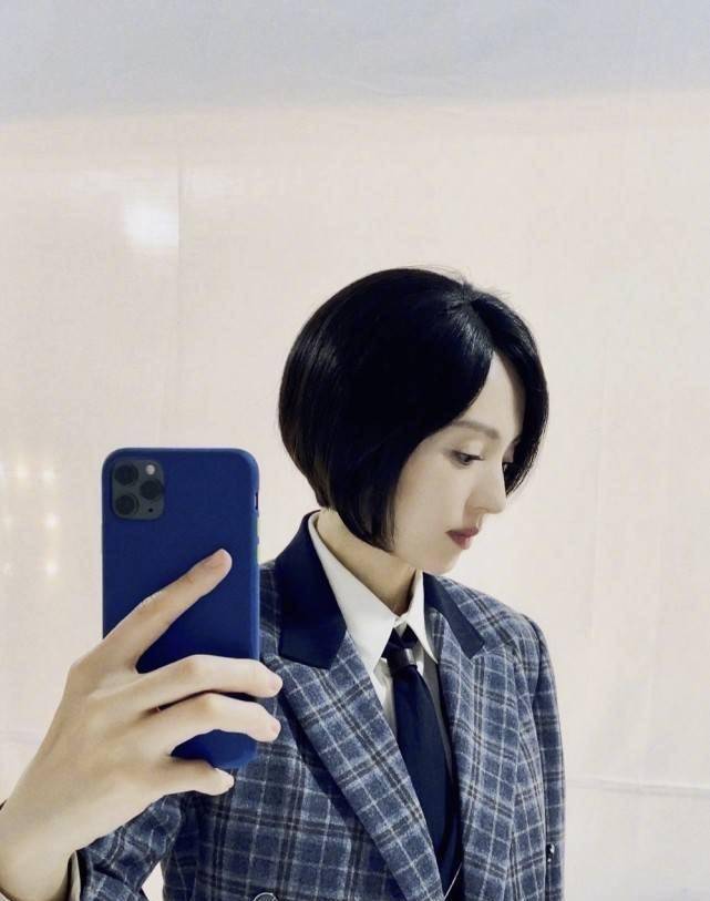 原创董璇晒美照称自己不爱作妖但会作妖素颜拍全身照真没明星包袱