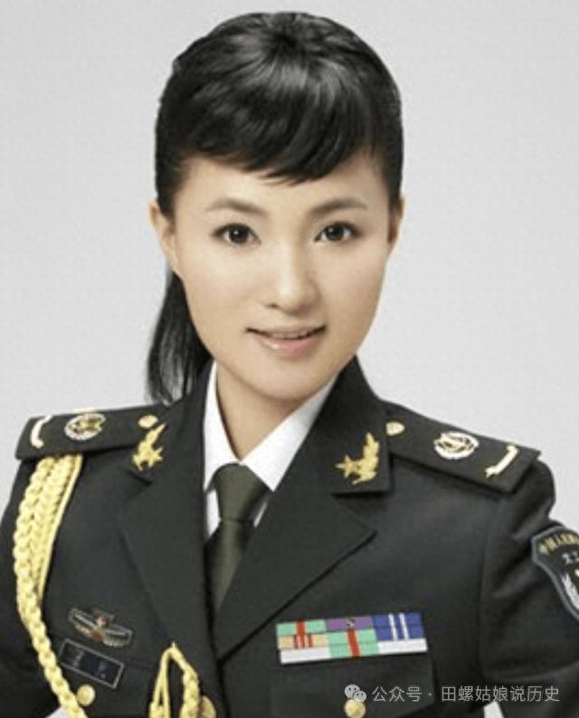 她是第一位博士级的歌唱家,13次荣登春晚,如今仍活跃在舞台之上_雷佳