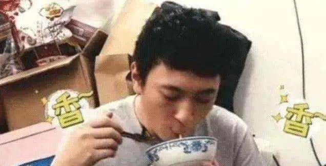 明星吃泡面张艺兴用奖杯林更新加5个鸡蛋王思聪够我笑一天