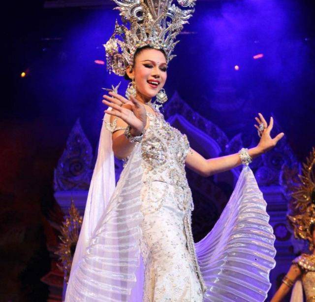 索拉威纳_生活_女性