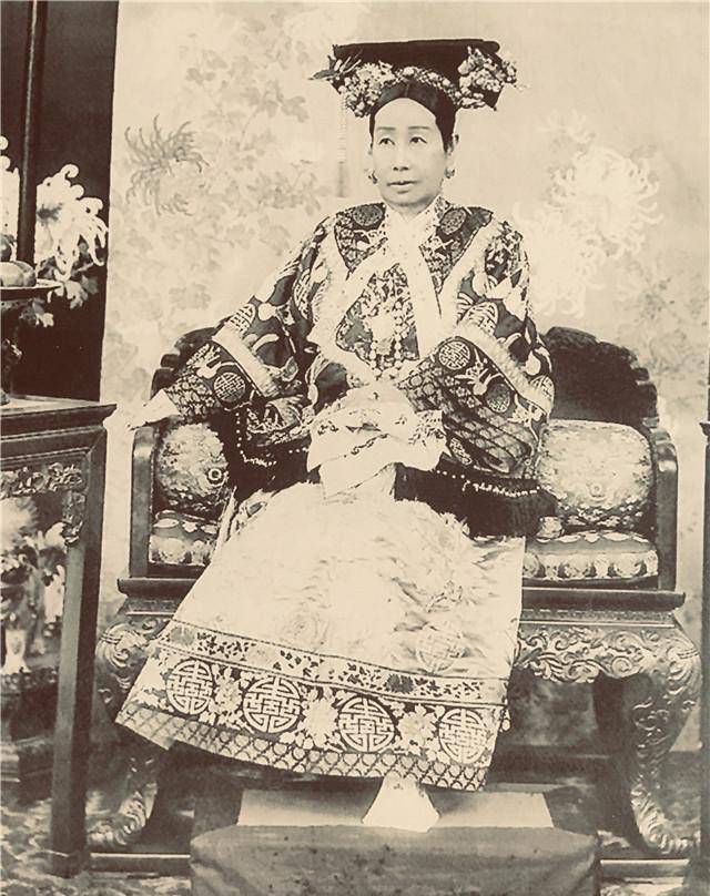 原创珍妃光绪帝的爱妃为何慈禧出逃前都不忘将其投井