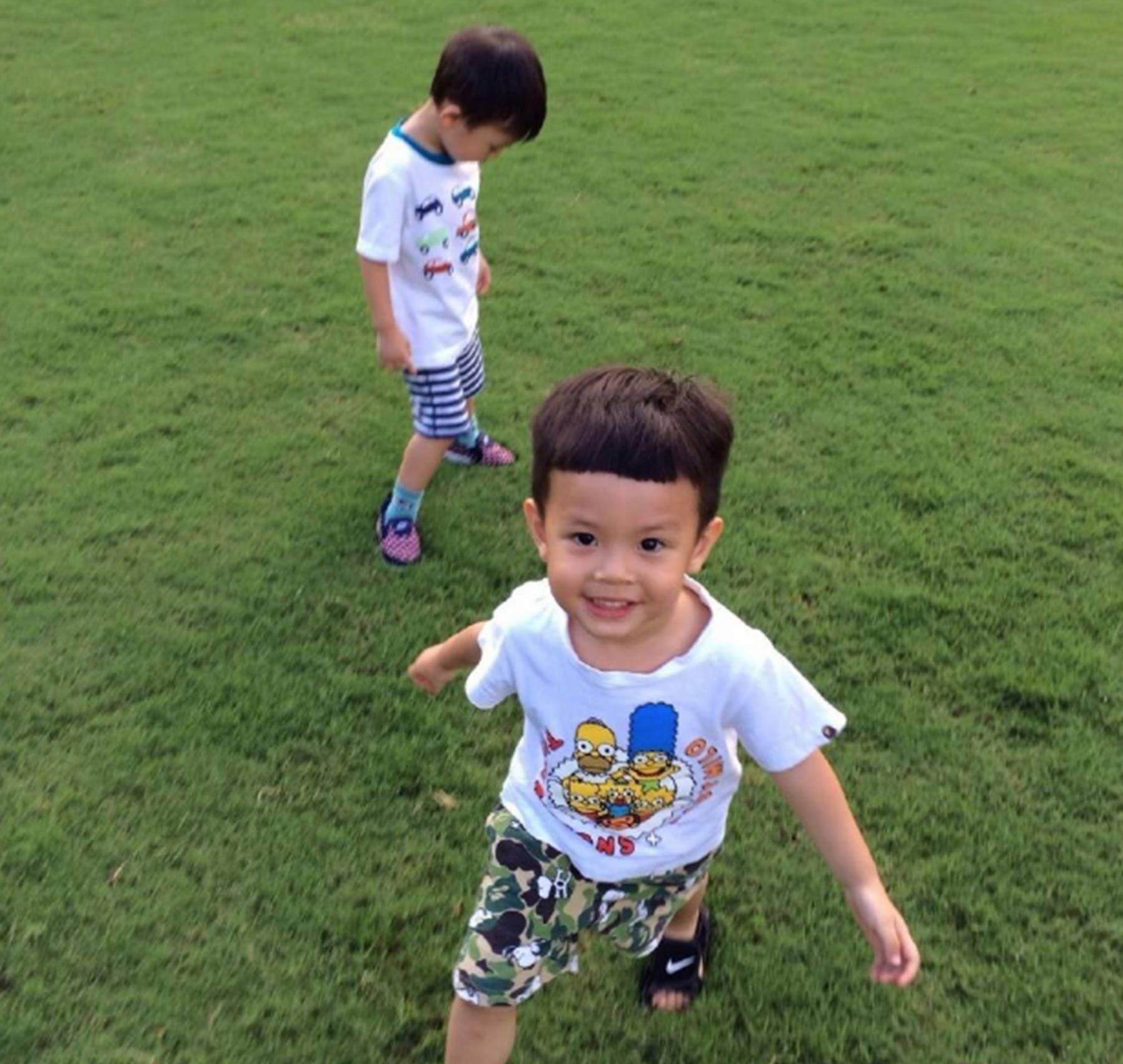 原创邓超儿子太会长了9岁凭长相风靡国外国外网友等你10年