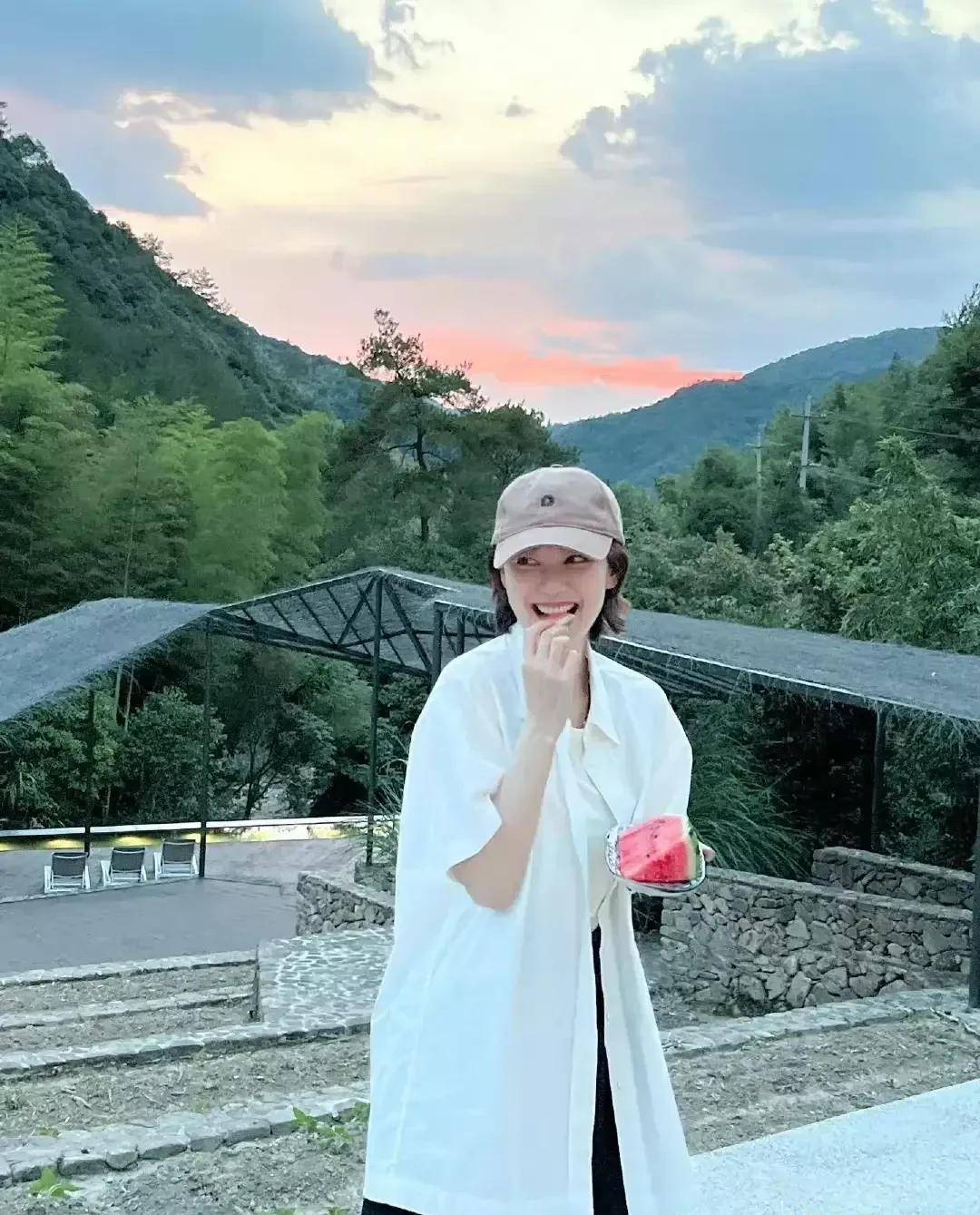 其实,对于结婚王冠一直有自己的计划:"我想30岁结婚,31岁生个孩子,等