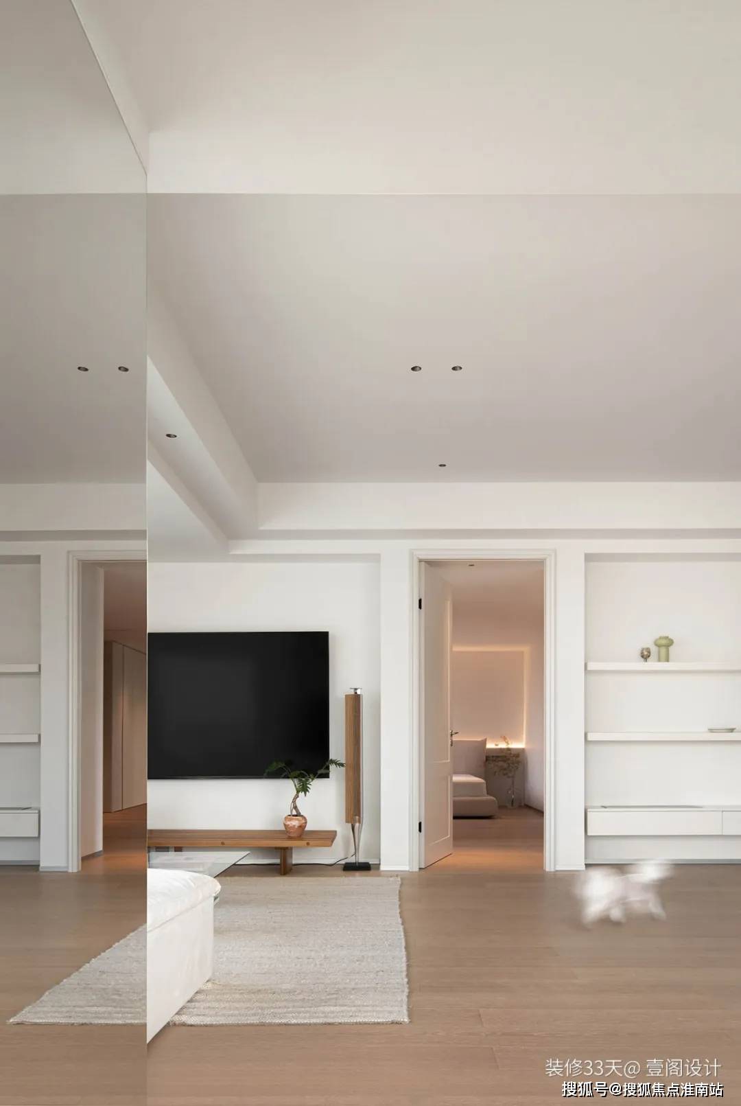 茶几功能▲ 承重柱做四面通高镜面铺贴,通过其材质特性反射光线及画面