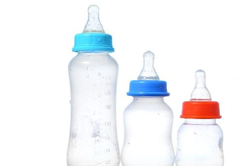 农历新年建议马宝像这样清洗婴儿的奶瓶。不知道的话赶紧收藏_清水_时间_残留。