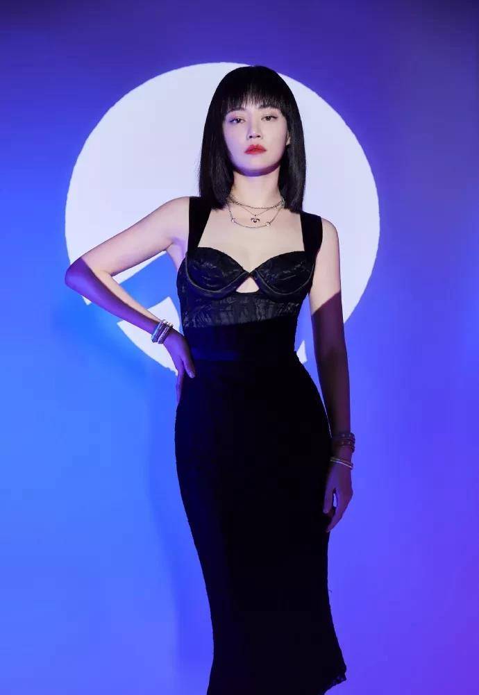 她是谭卓,是个靠演技「出圈」的女演员.