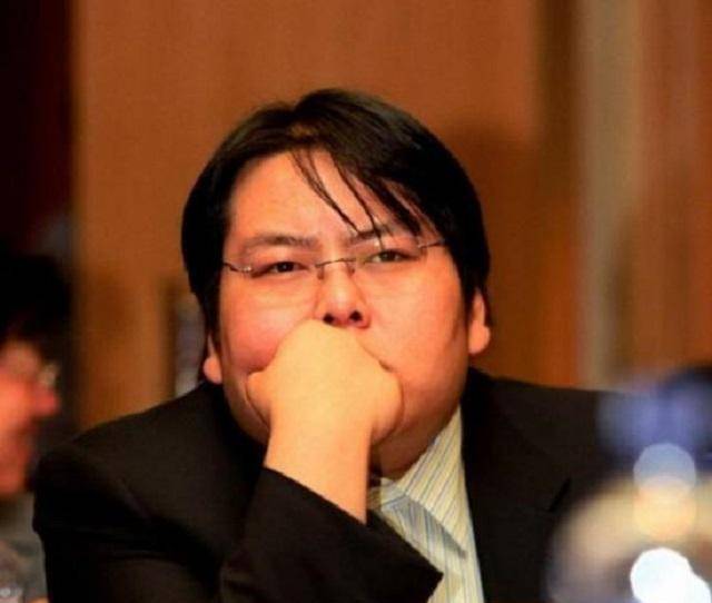 青出于蓝而胜于蓝,李兆会的经商天赋与他的父亲李海仓不相上下.