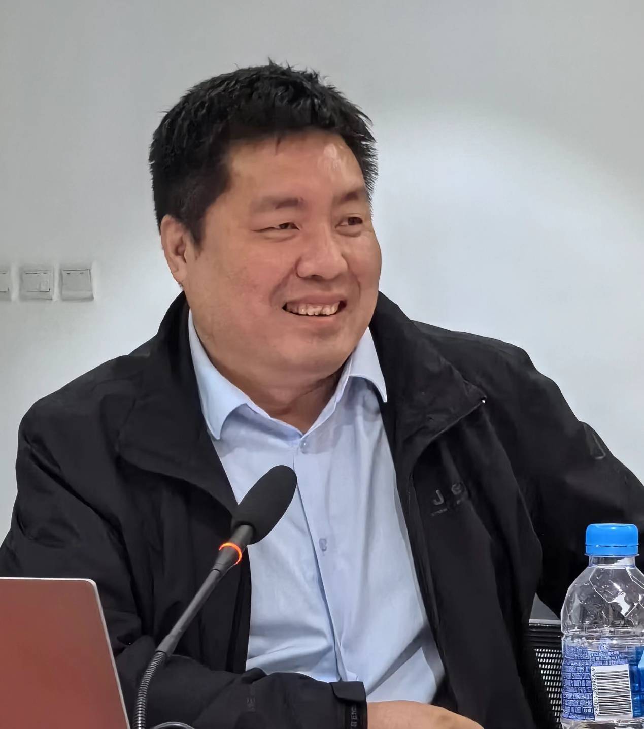 擦亮河长的眼睛世界工厂全面转型何去何从转向绿色生态让水变清