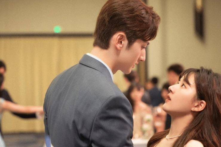 原创捡到爱还未完赵露思新剧首晒海报男主身高187颜值妥妥的