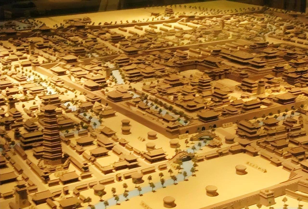 后羿,又称"夷羿",相传是夏朝时期东夷部落的首领,善于射箭.