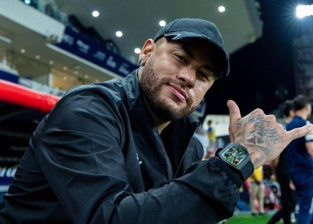 内马尔缺席获胜利雅得新月登顶沙特超级杯赢得冠军内马尔有望夺得4