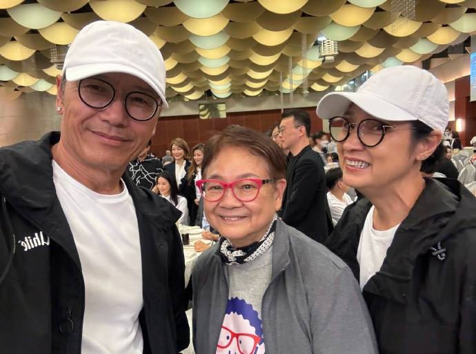 曾志伟生日举办慈善斋宴两个儿子和大女儿媳妇王敏奕均出席