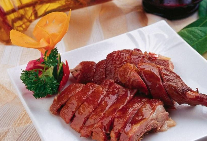 原创百年名菜樟茶鸭香味独特皮酥肉嫩吃过的人都说好