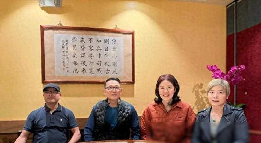 郎导来京与爱徒合影恩怨化解一笑泯恩仇