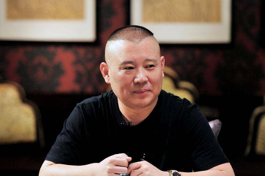 原创用手拍郭德纲的脸老郭不敢生气还笑脸相迎相声界的隐形富豪