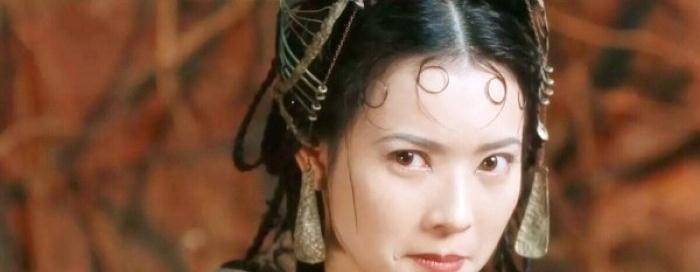 原创狄莺38岁生下儿子12岁断奶15岁分床这母爱使他难以前行