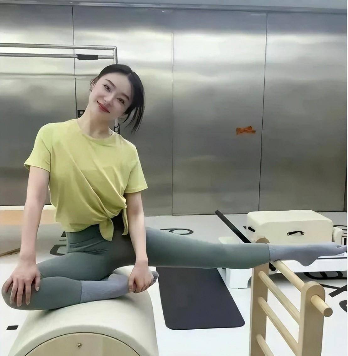 "凭健身照展现魅力"的她,被讽无戏可拍,赵丽颖曾为她配戏_袁姗姗_陈晓