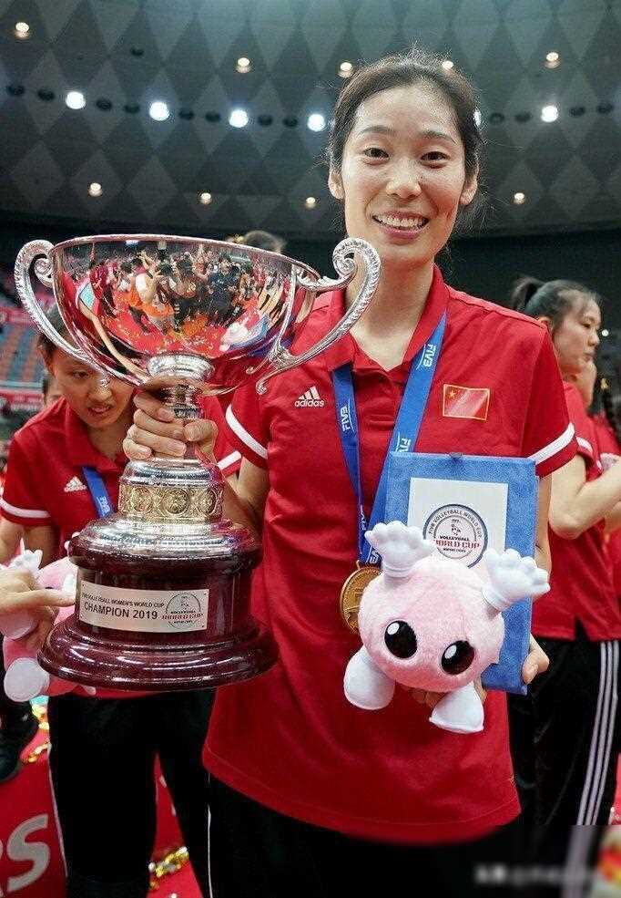 他们希望朱婷能够从低谷中重新站起来,为国家赢得荣誉!