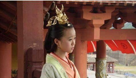 公元前87年,年仅7岁的刘弗陵登基继位,由于年幼,群臣商量决定由刘弗陵