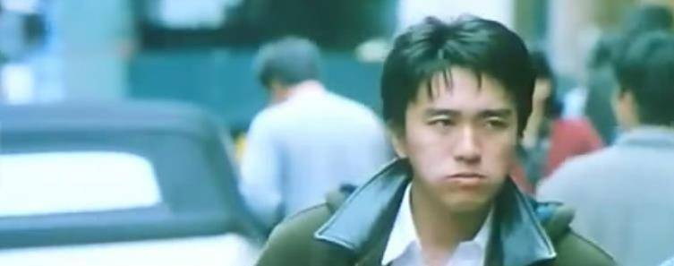 然而,后来他的电影票房并不成功,再加上他主演的《龙在天涯》差点成为